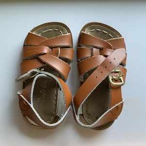 Saltwater sandals size 5 toddler